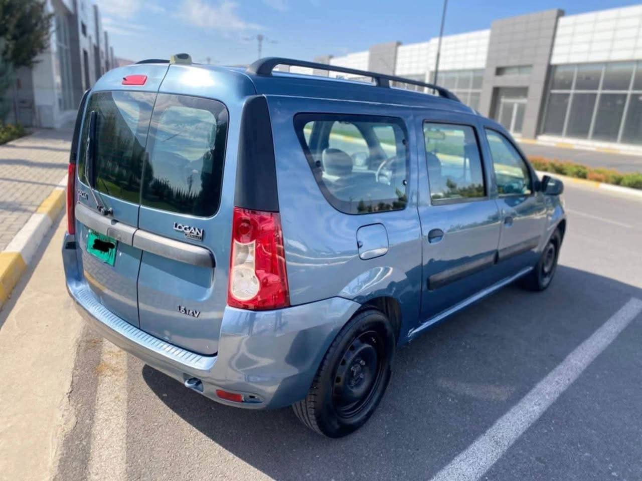 رینۆی (DACIA) مۆدیل (2010) گیر و مەکینەی کارەبایی هەموو گیانی ئیش دەکات
سە یارە کە بۆیاخی نییە ١٧٠ هه زار رۆژتەوە لۆک لۆک کە 
گیر و مەکینەی رینۆی سومبولە بيلاده گیر تۆماتیک جوار تایە و ویلی خاوینی لە 
ژیرە بەشەرتی تەحویل هه موگیانی بە شەرت
نرخی ٣٧ گەڵا
ژم ***********
