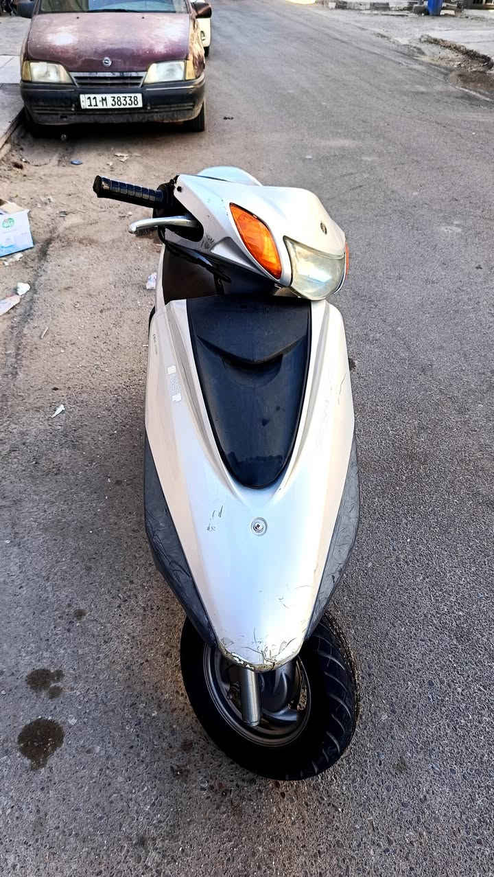 سلام عليكم
دراجه بريز نوزل حديث الدراجه رمبه  فول نضافه 
مكينه ما مفتوحه جديده  شلعته تشك الكاع 
زوج تايرات جددد  كهربئيات كله شغاله 
مكاني بغداد الحريه لاولى 
***********
