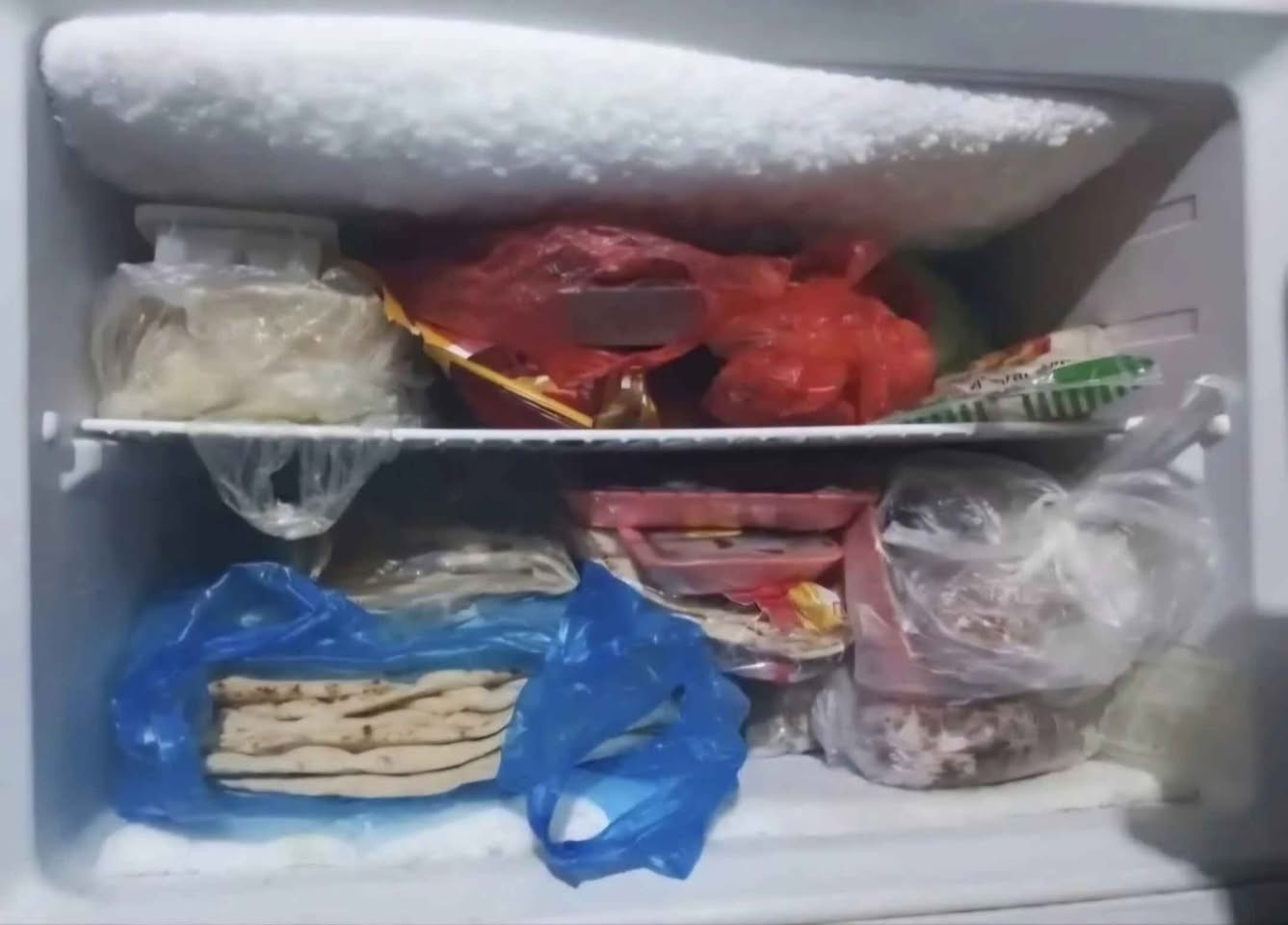 ثلاجه حجم ٣٠قدم جبيره كلش مال عائله نوعه الريان اخت الجديدة تشتغل ونضيفه كلش ع فحص العنوان بالعباسيه ويوجد توصيل للإستفسار الاتصال 
*********** النجف, العراق
