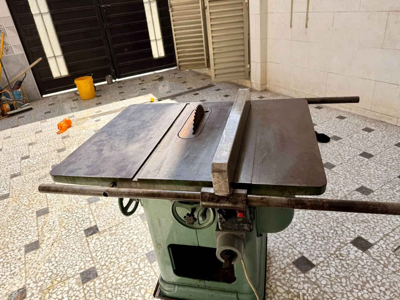 منشار تريفيز كلش نضيف  صناعه انكليزي متعدد التجاه مع صينيه متحركه  السعر12 ورقه الموقع بغداد ***********
