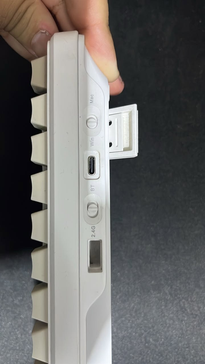 السلام عليكم تجميعة نظيفة للبيع مع الملحقات +كراتين القطع كاملة 
ryzen 5 7600X 
cooler : sama ka400d
gpu : pny rtx 4070 super 12 gb 
m.b : b650m msi pro
p.s : A650w bronze msi 
m.2 : lexar 1T nm620 
ram : Tforce DDR5 32 gb 16x2 6000 white 
case :sama white 4fan
السعر خاص 
+  
 mic :FIFINE K658 USB Gaming Dynamic +ستاند مايك السعر 110 
+ attack shark keyboard x 66 
السعر 50 
مكاني بغداد الامين الثانية 
هاتف / *********** واتس
