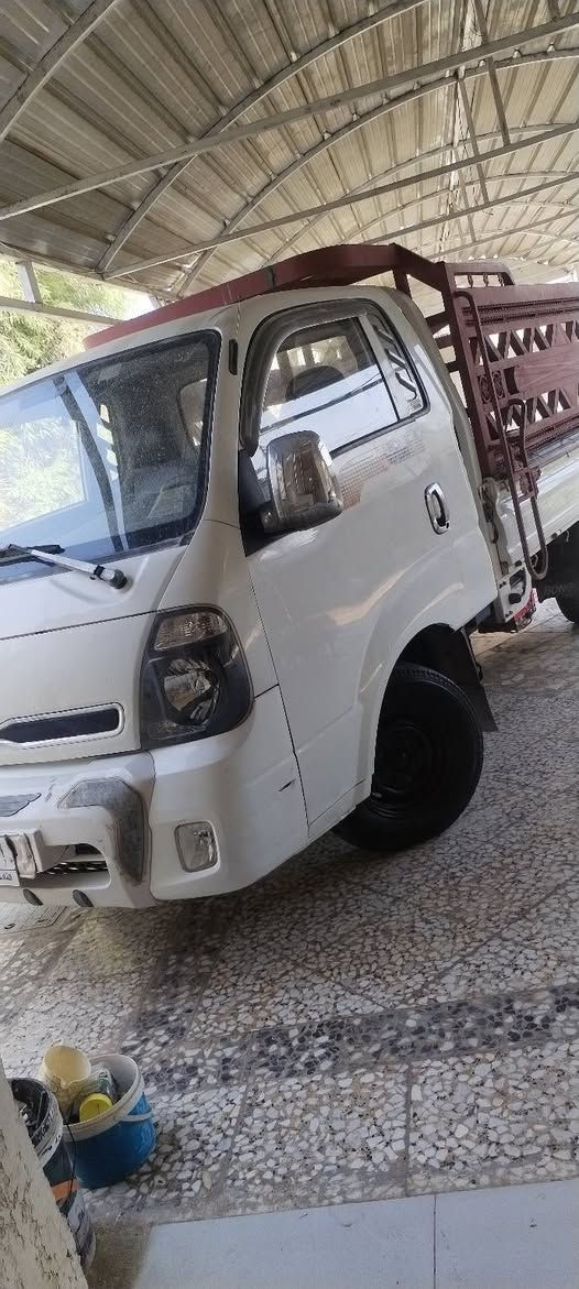 السلام عليكم  عندي كيه حمل للبيع نضيفه وجاهزه كير حداديه محرك تبريد شغال بس قايش بيه بارد قليل بلغد مكفوله من الصبغ مديل 2014 السعر 103وبيه مجال رقم الهاتف ***********
