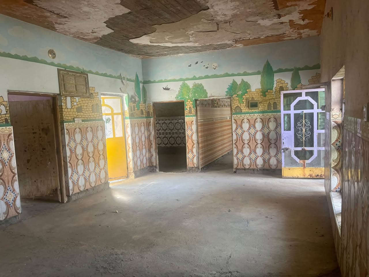 للبيع دار حجة 

الموقع - بلد - حي الصمود ٢ - مجاور مطعم مندي وتنور 

 السعر ٦٨ مليون وبي مجال 

المساحه ٢١٦ متر 

يحتوي على 

غرفتين نوم 
صاله 
استقبال 
مطبخ 
منور 
حديقة 
كراج 
صحيات داخليه وخارجية 
سيراميك جداري 
خدمات تبليط 
الدار يرادله ترميم وناصي شويه بسبب ارتفاع تبلط الشارع

للاستفسار اتصل *********** - ***********
