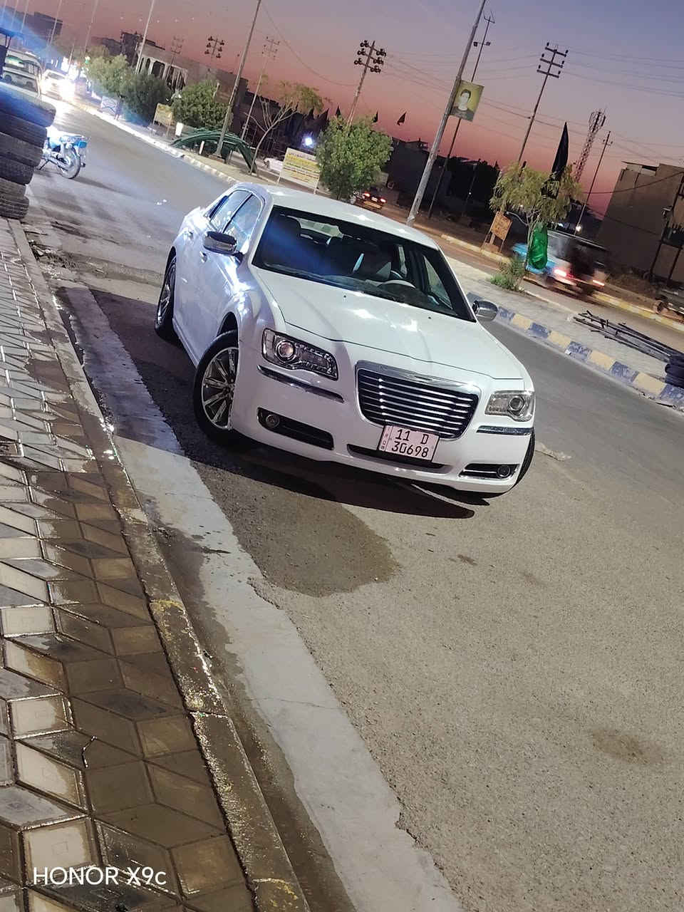 السلام عليكم سياره وبامه للبيع 2011 خليجي رقم بغداد بسمي السياره بيهه بس تكحيل بدون ضربه كير ومكينه مكفولات تبريد ثلج السعر 152 بيهه مجال بصيط مكان السياره واسط الصويره الاستفسار على هاذه الرقم ***********
