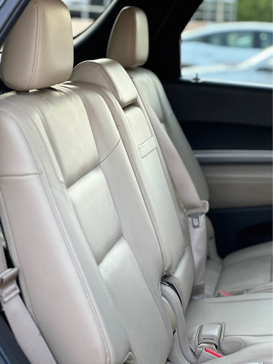 Dodge Durango GT Plus 2020  AWD  ... 3.6liter
سيارة عائلية راقية ٧ راكب

 ملاحضة ⚠️ : سيارة يد واحد من شريكة انطيك بكل ضمانات و بشرط اي فحص يعجبك كفالة عامة 

محرك  : ٦ سلندر تنفس طبيعي ....3.6 liter
قوة حصانية محرك  : 295 حصاتن
تصنيع السيارة  :   وكالة خليجي طلعنا من شركة لحد لان اليد واحد
 ماشي  : ١١٧ الف كيلو متر  
وضع السيارة :  مكفولة كفالة العامة  ...بدون صبغ...بدون رصعة ..بدون تعديل دعامي الي دعامي كفالة علي وضع البيلادي بشرط

مواصفات السيارة  : 
شكل SRT بلادي ....سلايد ....بصمة شغال....داخل بيجي كشنات امامي و خلفي جلد و تدفئة و خزن و كهرباء ... ستنيرن تحكم و تدفئة...شاشة كبيرة تحكم ديجيتال car play و android.... لايت led ... نبريد مركزي ٣ قطع ... نطام قيادة eco + sport .... حساس امامي و خلفي ... كاميرا ..... بصمة ابوب ..... Auto start....گیر اوتوماتيك و عادي ..... padel sheft ....مثبت سرعة .... هوك خلفي 
راديتر كبير مال V8 بلادي وبعد هوايا مواصفات معروفة 

الرقم السيارة : سلیمانیة بأسمي تحويل مباشر 

مكان السيارة : مركز محافظة  السليمانية

سعر مطلوب : ٢٩٣ ورقة مجال السليمانية, العراق
