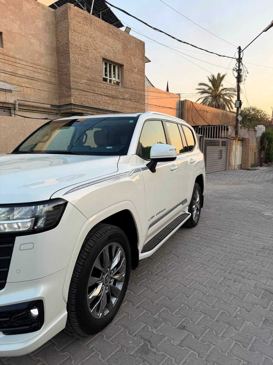السلام عليكم لاندكروز 2023 ساز  لمتدد اصل ٤ كامرات مكفولة من الشخط ماشية ٤٠ الف مغلفة بالكامل PPF مكان السيارة الكاظمية السعر 65,000$ هاتف ***********/***********

