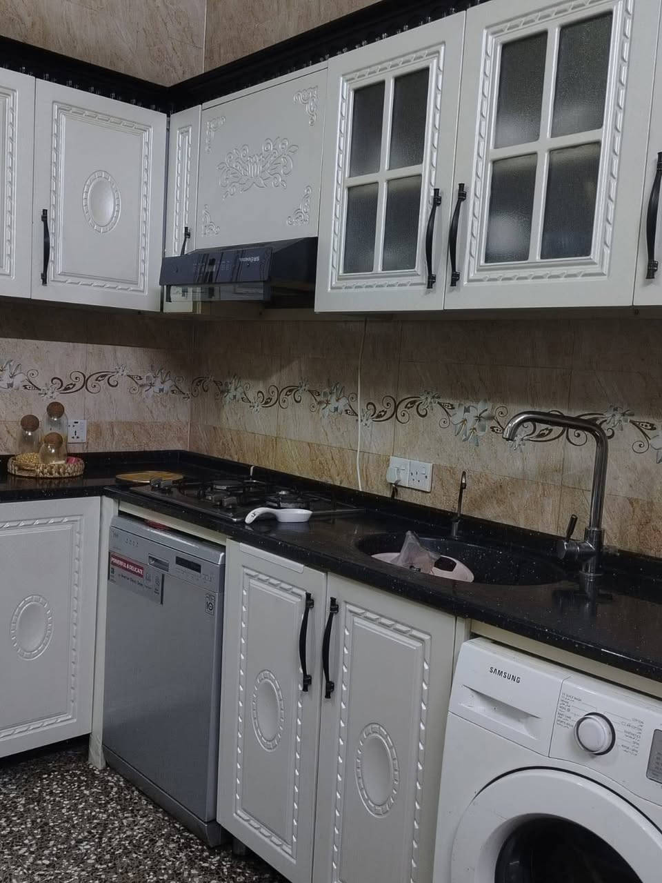 السلام عليكم كاونتر للبيع طباخ ومرشحه ويا مستعمل بس اخو جديد اريده بمليون و٣٠٠
***********

