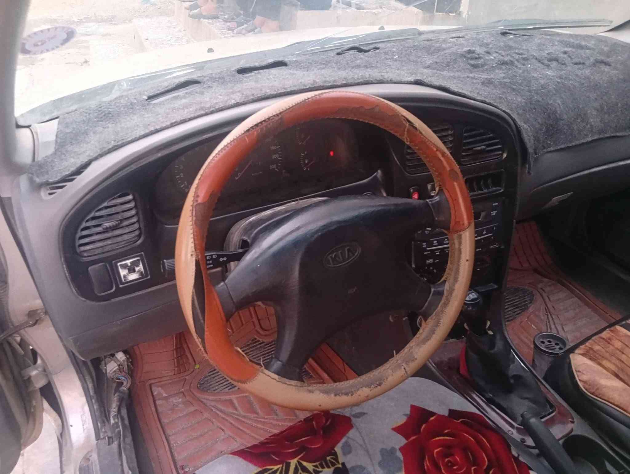 السلام عليكم ورحمه الله
من رخصه المدير المحترم 
سيفيا موديل 2000 بغداد انكليزي سنويه لغايه 2028
شرط التحويل مباشر كشرهه شوفه العين كير عادي مكينه بيهه تنقيص كهربائيات شغاله 
رقم الهاتف  ***********

