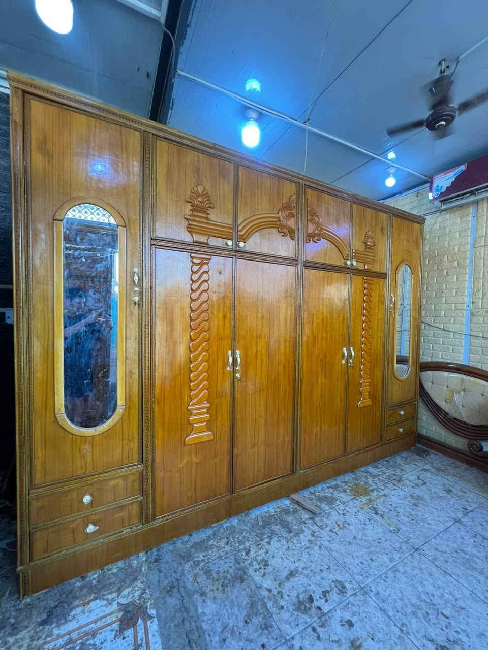 غرفه نوم ام السته طابقين داخل وخارج صاج ضهر جرجوبه زاويه كنتوري رتفاع الكنتور خمسه ملم عنوانه كوت حي الجهاد شارع النجارين نجارة ومعرض الحجامي الاتصال او مراسلة الصفحه سعره مع الشد والنقل علينه داخل الكوت ***********
