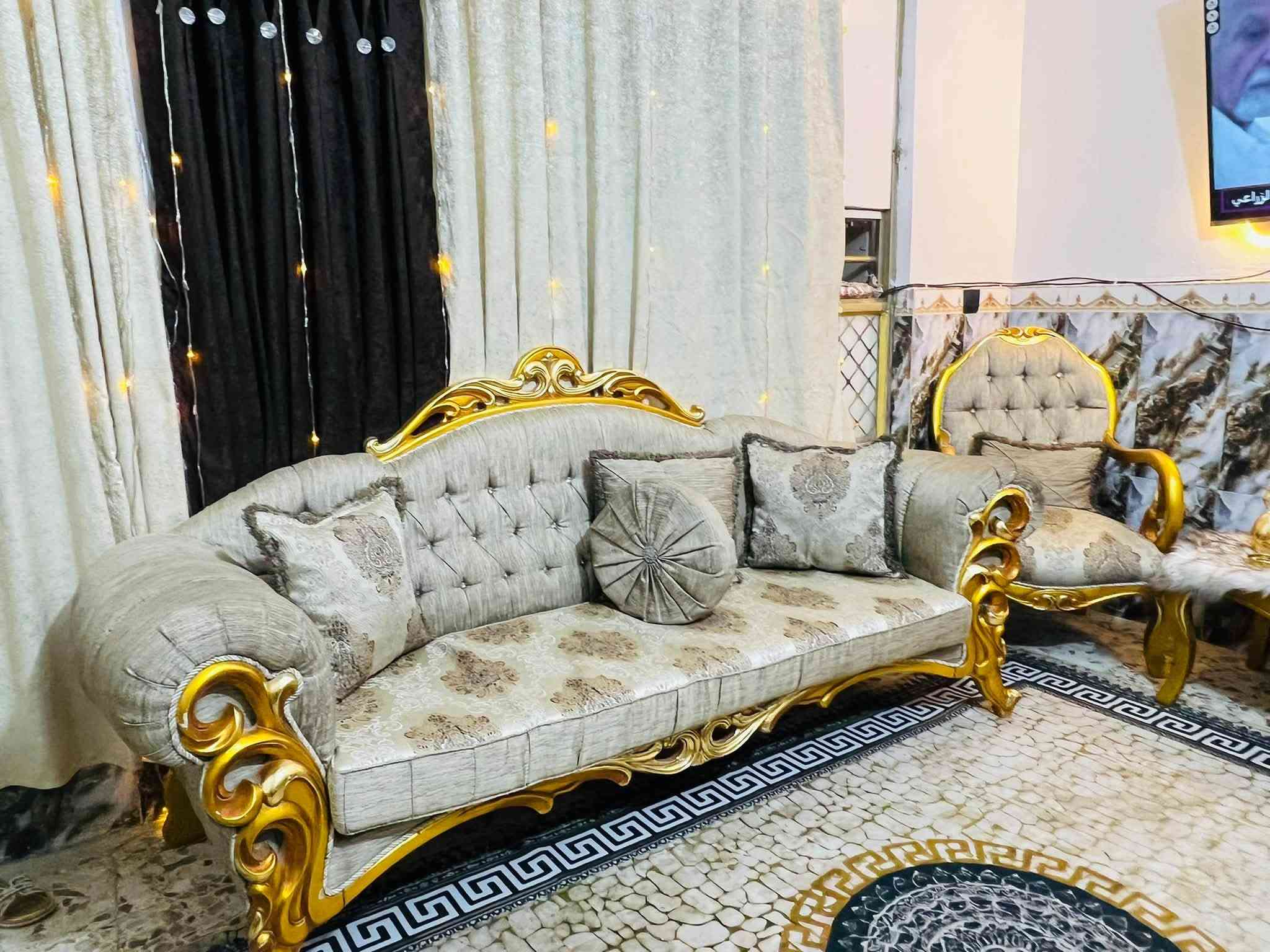 تخم ١٠ مقاعد للبيع ملكي مستعمل قليل  كلاسك 
كامل وية طبله كبيرة حفر السعر  بمليون و١٠٠ 
وبي مجال العنوان الزعفرانية اربع شوارع 
***********
