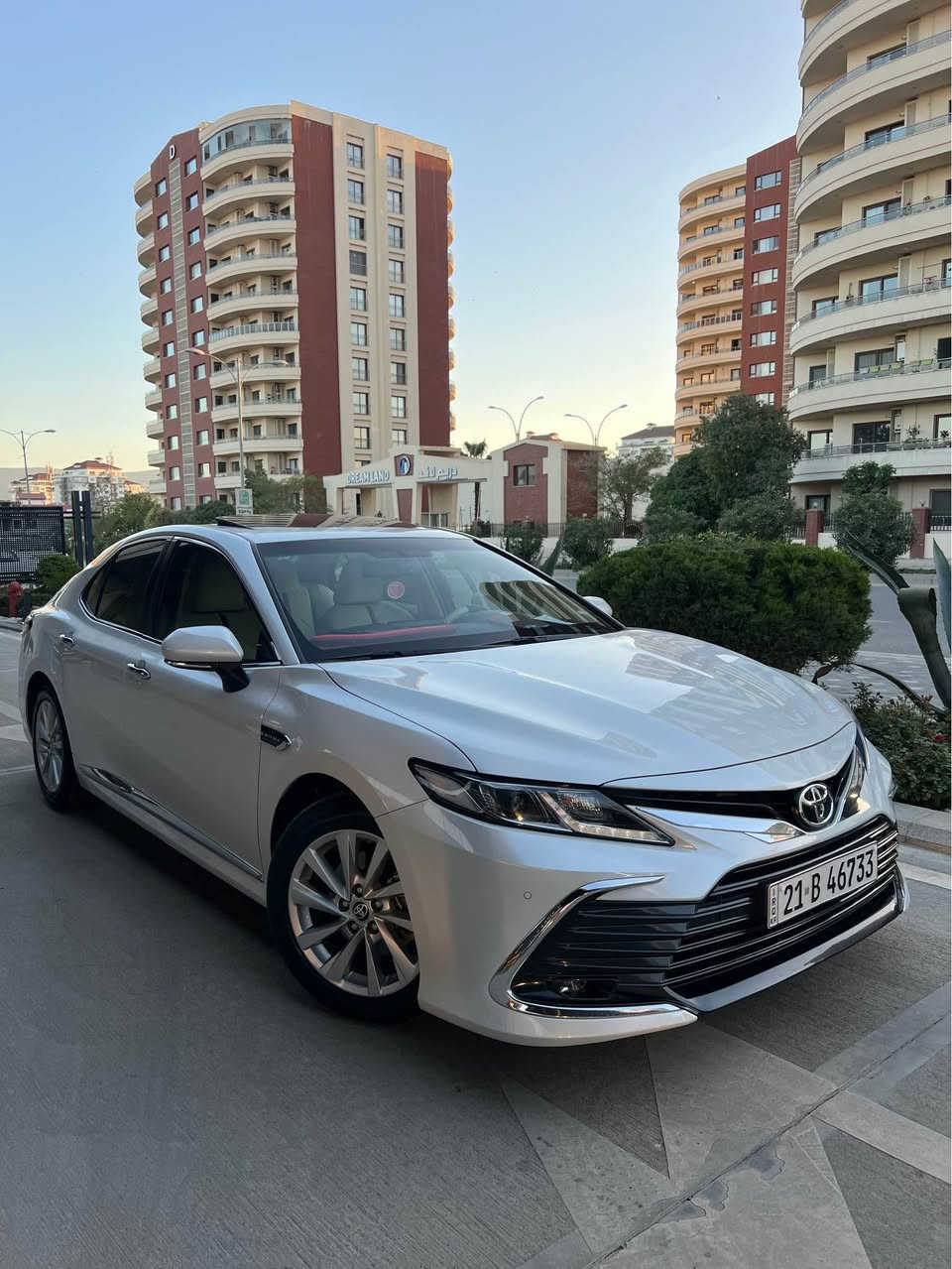 Toyota Camry 2024 GLE 
45.000km   ***********
تۆیۆتا کامری  سفری شەریکەی ساز
مواصفات فول فول خلیجی تۆیۆتا عێراق✅
تەنها ٤٥ هەزار کم حەقیقی ڕۆشتووە بەشەرت
ـــــــــــــــــــــــــــــــــــــــــــــــــــــــــــــ
دەعامی بۆ دەعامی بەشەرت هیچی پێوە نیە
بێ بۆیاخ بێ سارد بێ شوخت نمونەیە لە جوانی
بەصمە، شەغال سڵایت  پەردەی دواوە کارەبایی 
شوێن شەحنی موبایل کوشن جلد دوو کوشن کارەبایی
شاشە و کامێرا حاسەی پێش و دوا بیلاد باڵ و بلاجکتۆر
دۆسە کامری برێک کارەبایی و ئۆتۆ هۆڵد 
تەبرید مەرکەزی و لایت لید و زینۆن 
تەحدید سرعە و سوکان ڤۆلیۆم...
سەیارەکە لەسەر دەقی شەریکەیە 
دوو بەصمە و هەموو ئەشیای شەریکەی ماوە 
سەنەوی و ژینگە و هەزەی تازەیە تا ٢٠٢٩
٤ تایەی تازەیە پاتری تازەیە هیچ مەسرەفی تیا نیە
ناونیشان سلێمانی *********** السليمانية, العراق
