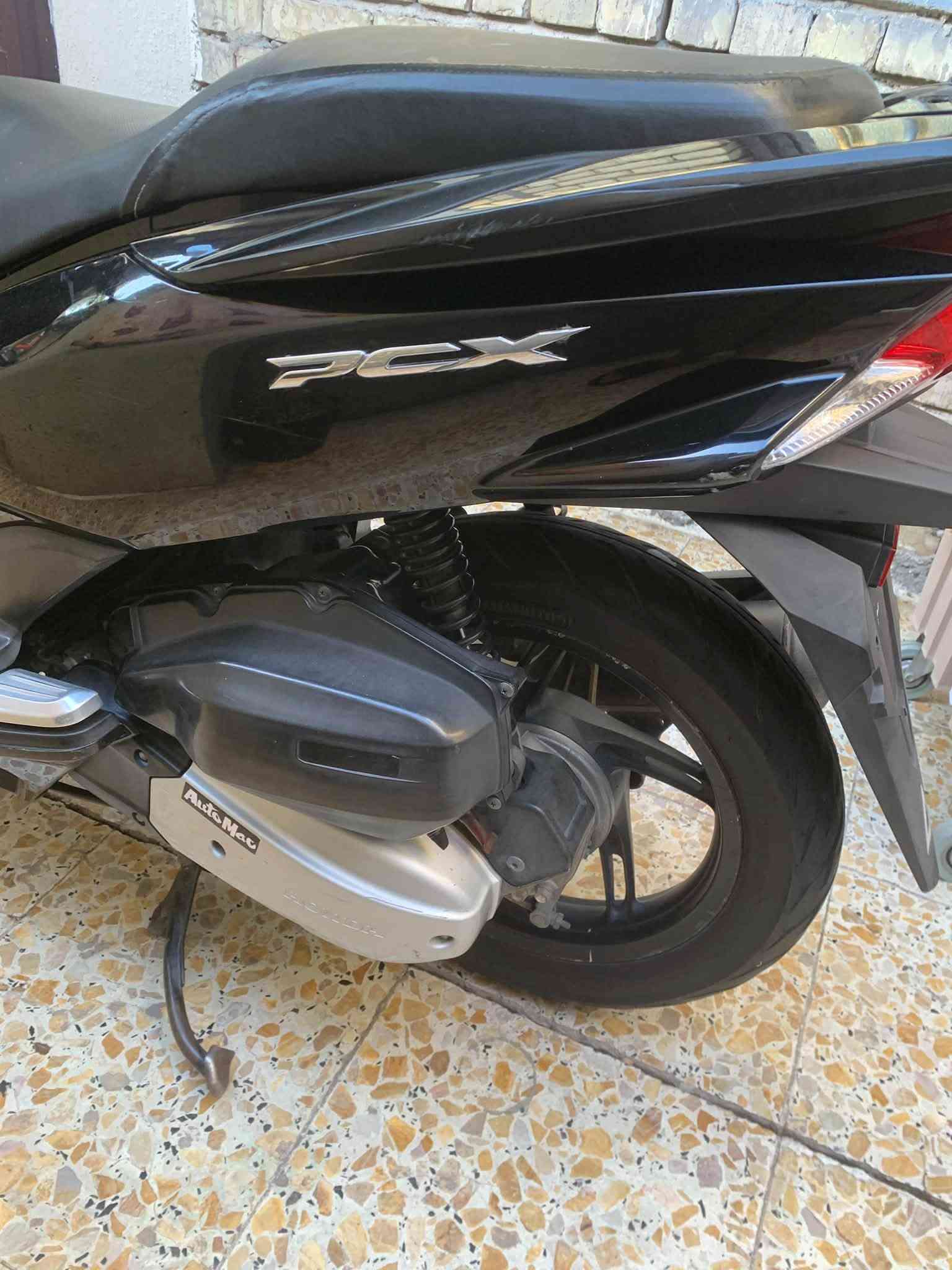 سلام عليكم pcx جيل ثاني ياباني JF محرك 125 
لون اسود دراجه جديده كلش وجاهزه من كل نواحي ناعمه دراجه مكفوله كفاله عامة دراجه ماشيه 44 الف حساس ستان حساس زدحام سويجين  وي دراجه 

العنوان بغداد السعر 16 وبيها مجال بسيط *********** شراي يتصل ويدلل
