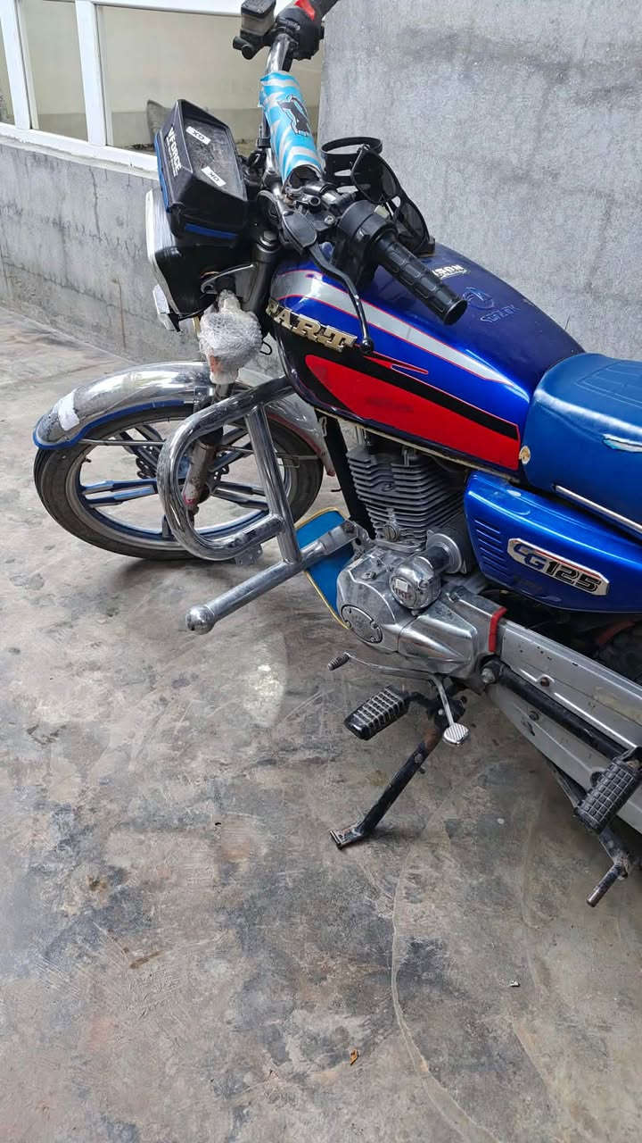ئەو ماتۆرە بۆ فرۆشتن شوێن قەلادزێ تایە بۆ تایە بە شەرت مەکینە 150شبح نرخی 500هەزارە چات بکەن یان تەلفۆن *********** لە خزمەت دام
