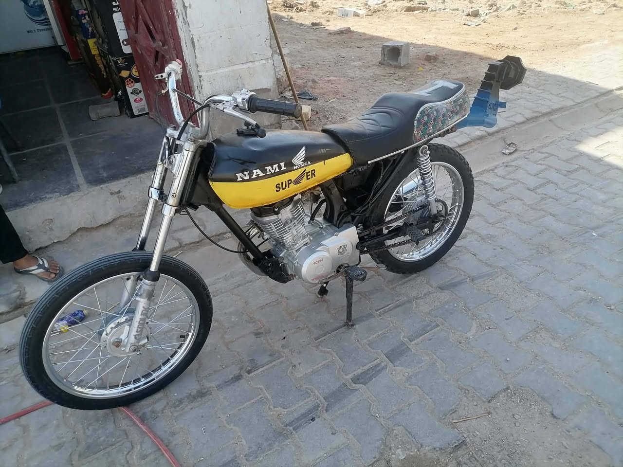 السلام عليكم دراجه للبيع 4 جيجا تعمير كله جديد كلك مقفوله سعر 350 قفل مكاني ديوانيه 💙مركز خلاص ما متواجد اتصال على الرقم ((***********))
