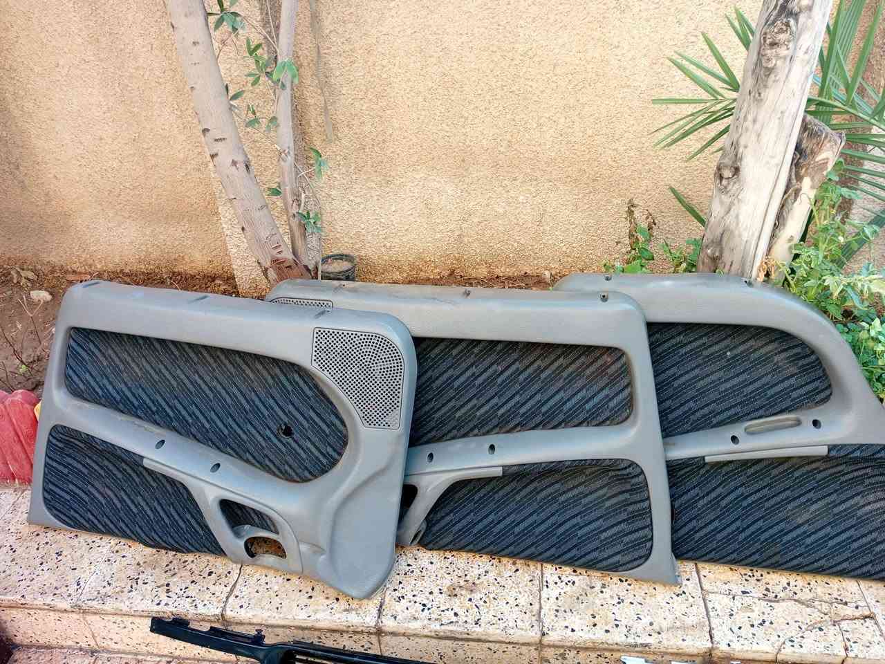 أوجه باب استرا استيشن مع عطرين لون زيتوني وابيض . ما اعرف سعرهم . اعلى سعر ابيع .
***********
