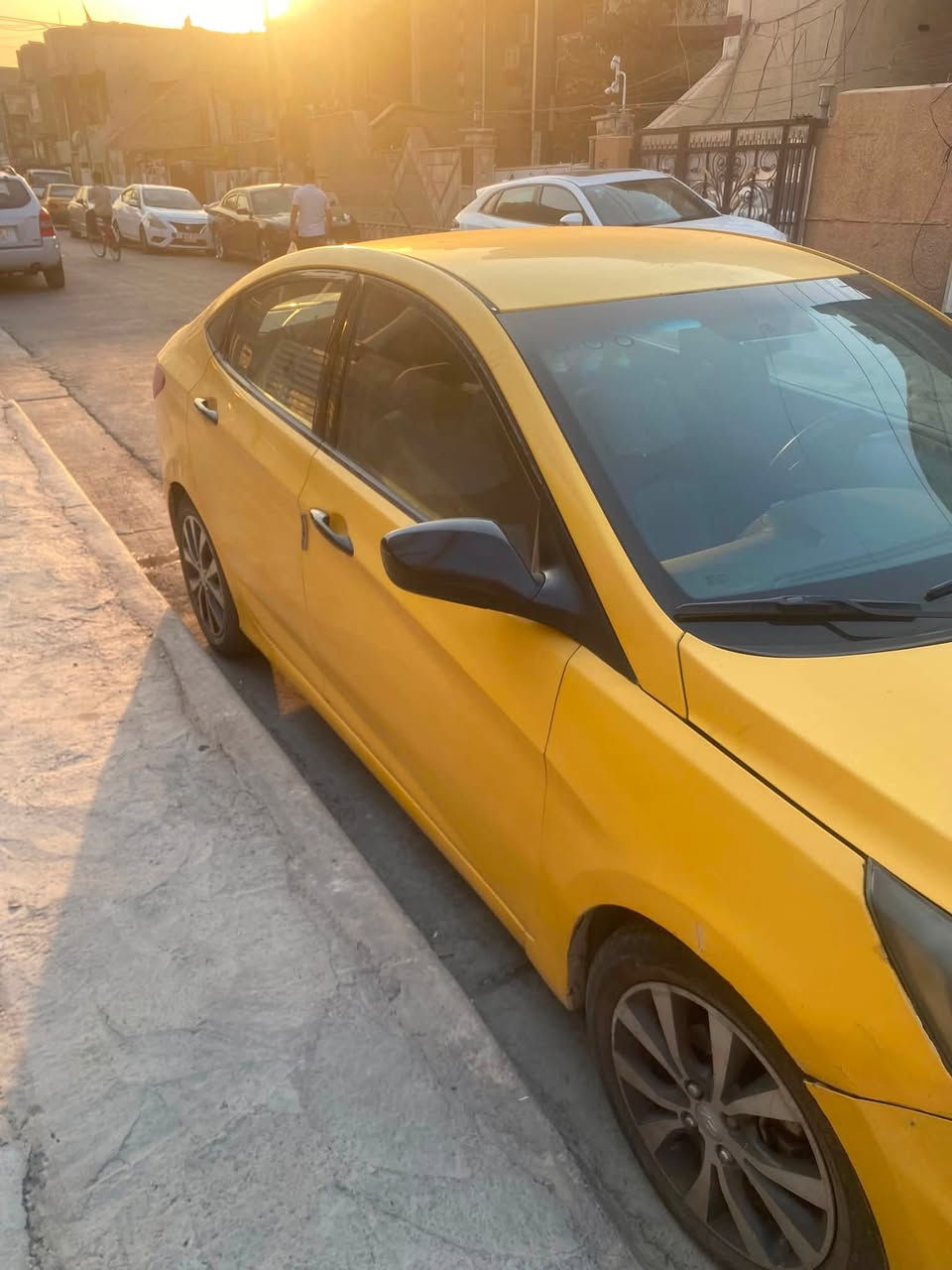 هونداي اكسنت الموديل 2015 السعر 70 ورقة
محرك 1600 
تبريد شغال 
كير ومحرك مكفول عليها منظومة غاز 
 تخم تاير  باتري جديد
مصفر هيئة وغرامات
العنوان بغداد الامين
نقص صدر امامي 
***********
