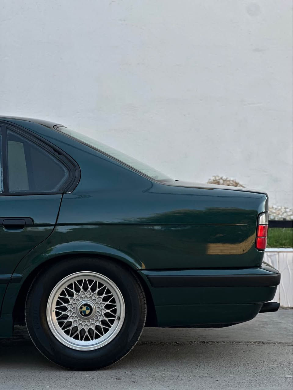 تاقانةي جواني 
BMW 525 i
موديل 1991
پيش گةورة
كوبون بةنزين
مةكينةي ٥٢٥دةبل ديجيتال 
سلايتت
تةبريد بةفر 
كوشن جلد 
لايت ئةلقة
Abs
تاخم تايةو ويل لوك 
بةگلايت و لايت تازة
عةينةو كلاجي لوكي بو بةستراوة 
سةيارةكة بي دةعم و ليدراوة 
شوين كةركوك  سعر٥٧و مةجالي كةم 
*********** كركوك, العراق
