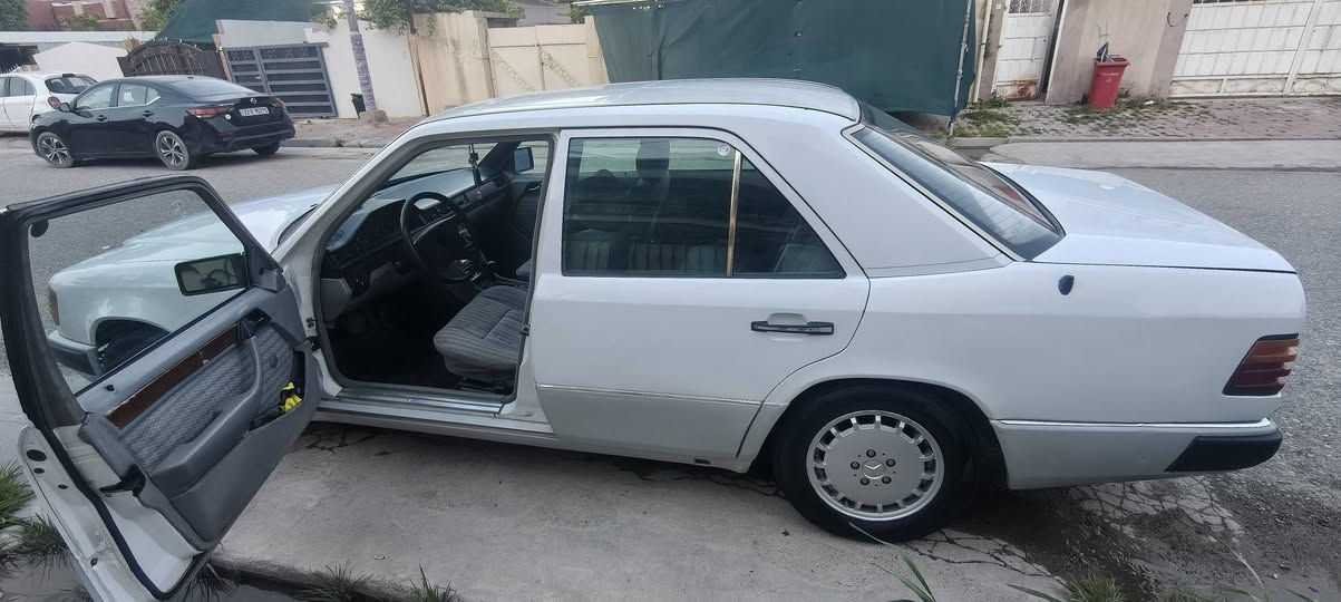 مرسيدس دب w124 موديل 1992 بلادي بدون ضرر صبغ حزام بس جمالية محرك بطة 3000L سيارة جاهزا من كل شي كهربائيات كولة شغالة تبريد ثلج ❄ سعرة 65 وبيها مجال بصيط رقم *********** كركوك, العراق
