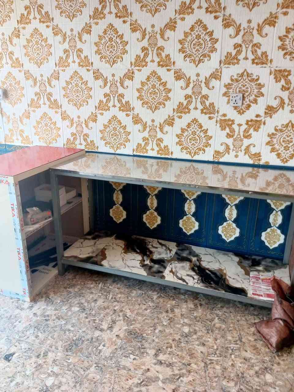 السلام عليكم غراض مطعم فلافل ومشويات كلهن جدد استخدام اسبوع ابيعهن شلع بربع القيمه مبرده الواحه سعوديه ثلاجه كونكورد تعتبر جديده مبدله ماطورجديد وغاز والماطور باناسونيك الياباني شوايه همبركر ايطاليه ميوزه ٢سلستسيل طول الواحد مترين العرض متر معرض مشاوي درجه اولى ضخم ميز باترينه فلافل زاويه ميز المنيوم متر وجاغ شاي مع سماور سلستيل غير مستخدم منقله كباب جنر ويه العمر ومنقله شوي دجاج على الفحم او على الحطب ضخمه جدا شيلمان مال جسر مثرامه لحم ٣٢ بي راجع درجه اولى عنواني كريعات اتصال *********** وكتلكم ابيع بربع القيمه والاكدر عليه انشاء الله ماقصر ويه الشراي وليريد حاجه حاجه هم ابيعله واني الممنون
