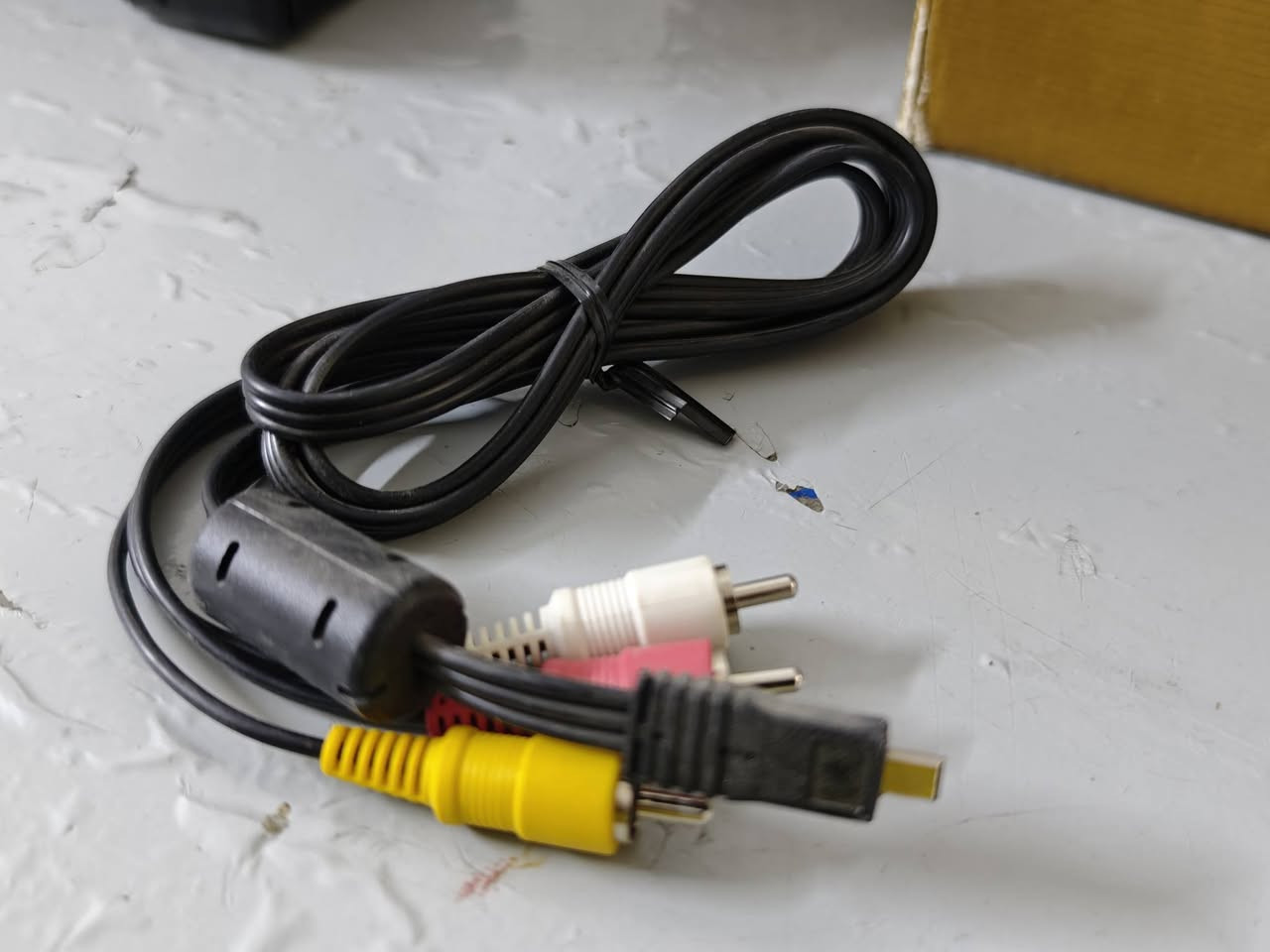 نيكون D5200 نضيفة مثل ما وضح بالصور المكان كربلاء وعندي توصيل مجاني داخل كربلاء  وياها رام وبيت رام السعر ٣٠٠ وبي مجال *********** واتساب
