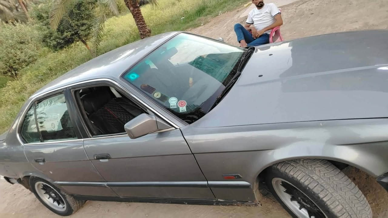 سلام عليكم بي ام مسكر تك فانوس كير اوتو موديل 91 سياره كامله من كلشي  رقم بغداد انكليزي  بسمي 
كير مكينه خير من الله تبريد شغال 
عنوان صويره 
رقم الهاتف 
***********
مكلف بل نشر
