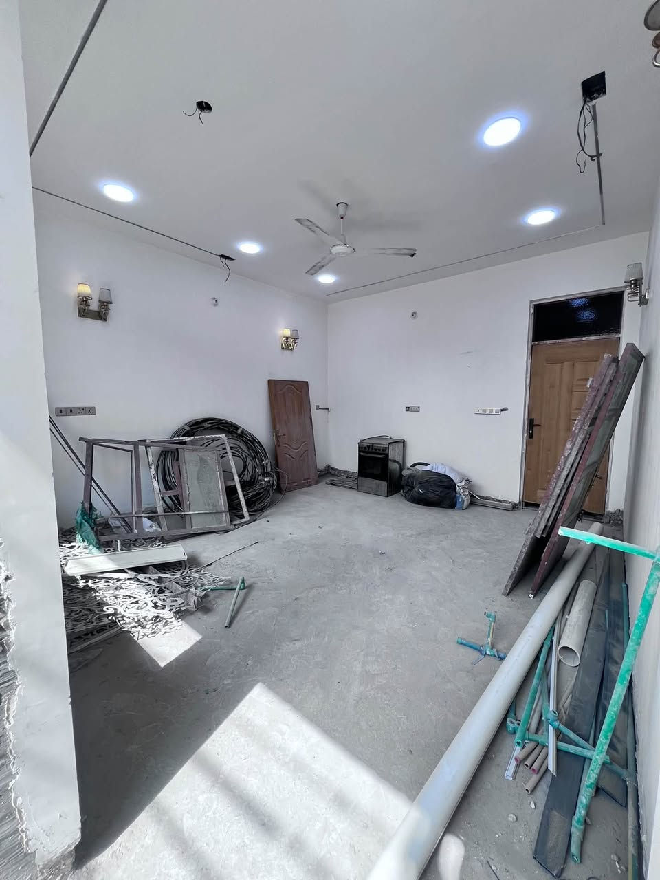 دار للبيع 
حي البتول اول فرع بعد جامع الرسول الأعظم 
المساحة 100م ✅
طابقين 
الطابق الأول : استقبال وصالة وحمام ومنور وغرفة  ✅
الطابق الثاني : غرفتين وصالة وحمام ✅ 
للاستفسار : ***********
***********
