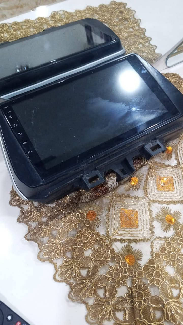 شاشه كامله هيه واطار  ماعرف مال سورنتو ماعرف مال شنو شغاله ب ٥٠ بيع مستعجل  
*********** رمادي
