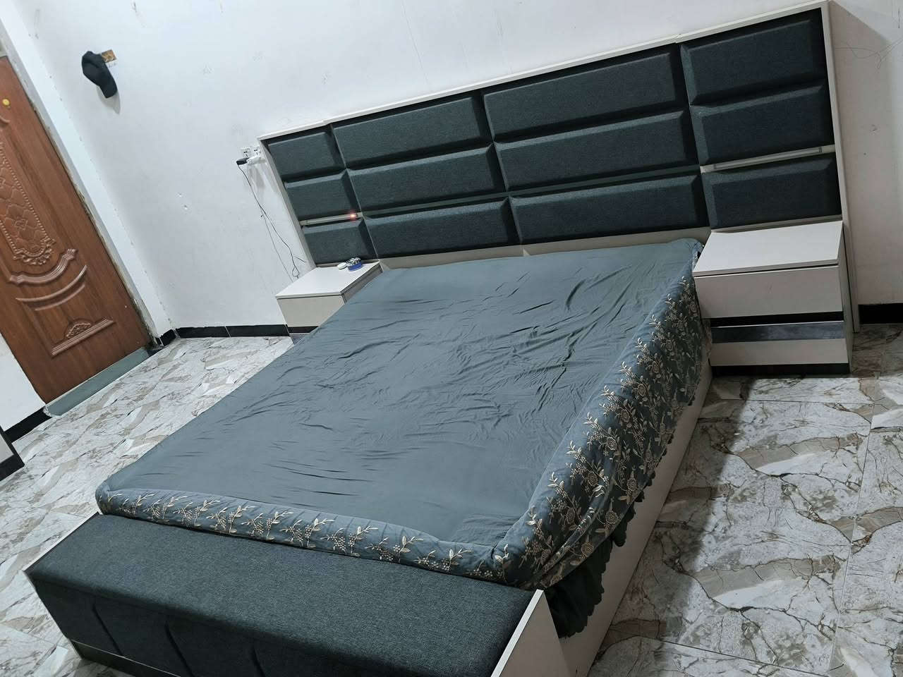 غرفه للبيع نضيفه 10قطع سعر 900بيه مجال ***********
