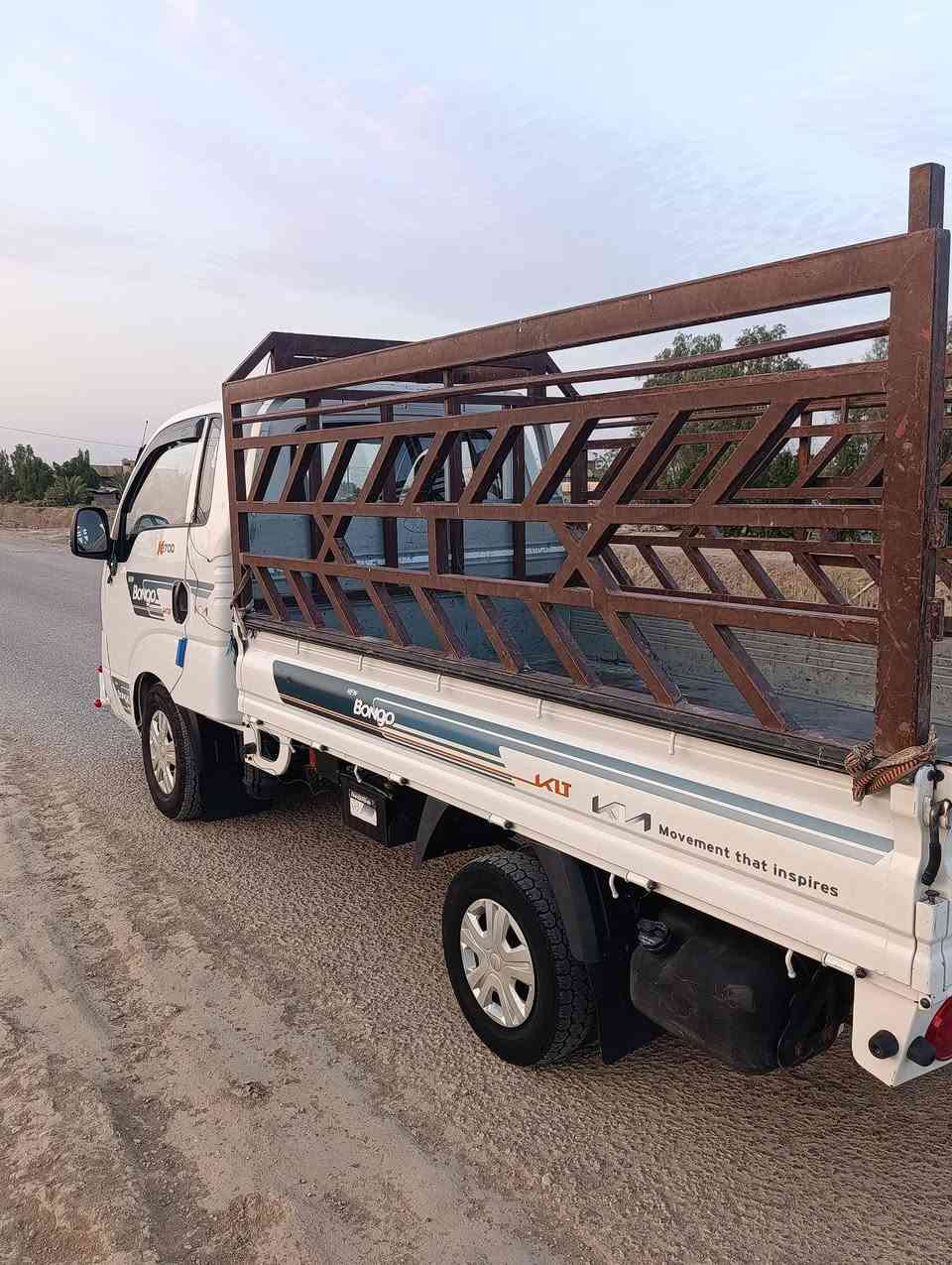 السلام عليكم للبيع كيا حمل موديل 2023 مكفول كفاله عامه رقم بابل بسمي سنويه ل30 ماشيه 85 الف اصل جديده بمعنى الكلمه السعر 147 وبيه مجال مكان بابل الحله للاستفسار ***********
