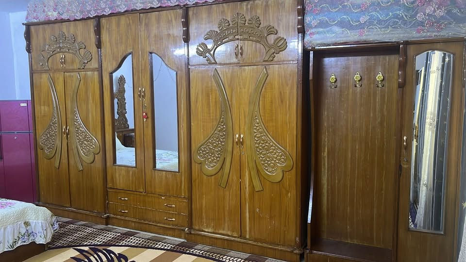 السلام عليكم غرفه صاج تفصال قديم اصلي
حالين الغرفه مفتوحه يرادله ترتيب ملاحضات قليله 
مكاني بغداد مدينه الصدر السعر ٤٥٠ وبيه مجال قليل 
اني مكلف بنشر رقم صاحب الغرفه وبي واتساب ***********

