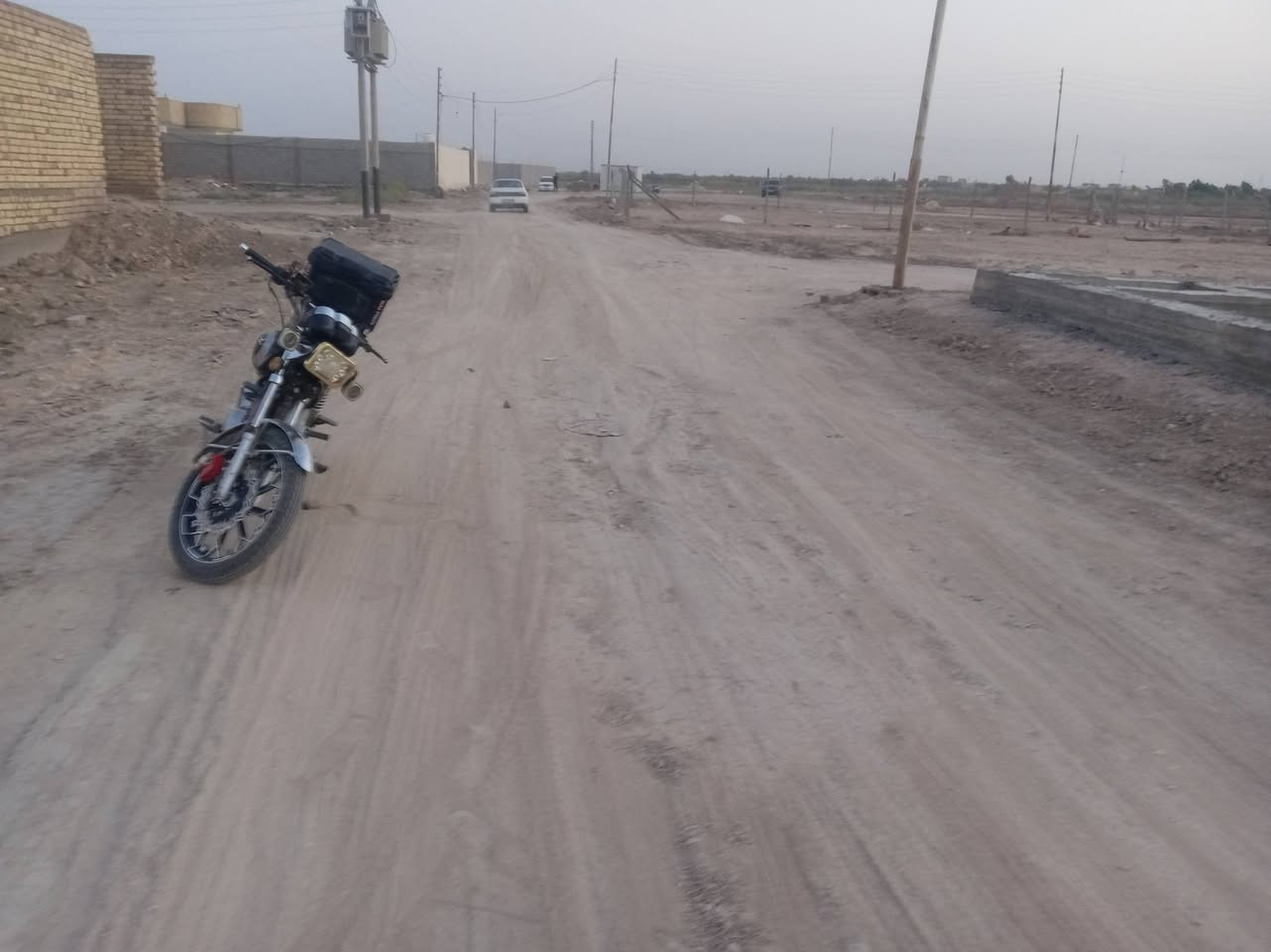 السلام عليكم قطعه 300متر طابو اسهم تحويل مباشر على طريق السفينه خلف ثانويت الواثق قطعه بيه بتلو 200متر و100حديقه تصير ماء كهرباء متوفر ركن على شارعين شوارع حلوء نضاميه السعر 35وبيه مجال اشاراي ينتصل ***********
