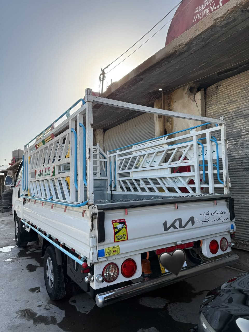 سەرەتا  بەناوی خوای گەورە
کیا مۆدێل ٢٠١١ ئاڵتونی بازاڕ  ٣٠٠٠ مەکینەڕەشی سۆپەر 
سەیارەکە کامل جایزە لە سایەقێکی کەمە بۆ کەسابەت
٦ تایەی لۆکی لەژێڕە 
کلاجی تازە گۆڕاوە 
جێ بڕاوەکەی چاک کراوە بەشەرتی ٤ تەن بارکردن 
کامل جوانکاری بۆ کراوە 
سەیارەکە مەسفرەفی ٢٥٠ نیە 
سەیارەکە ٢١٠ هەزار ڕۆشتوە
گەر مووشتەری نیت سەری یەک با نەیەشێنین 
***********
