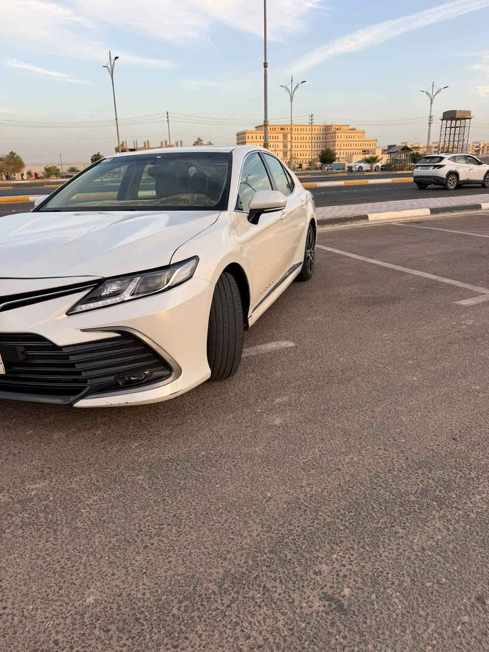 تويوتا كامري مديل ٢٠٢٤ هايبرد خليجي وكالة عبد الطيف رقم بغداد مواصفات GLE معروفة بيها قطعتين صبغ جاملغ وبنيد السعر ١٨٥ وبيها مجال رقم موبايل ***********
