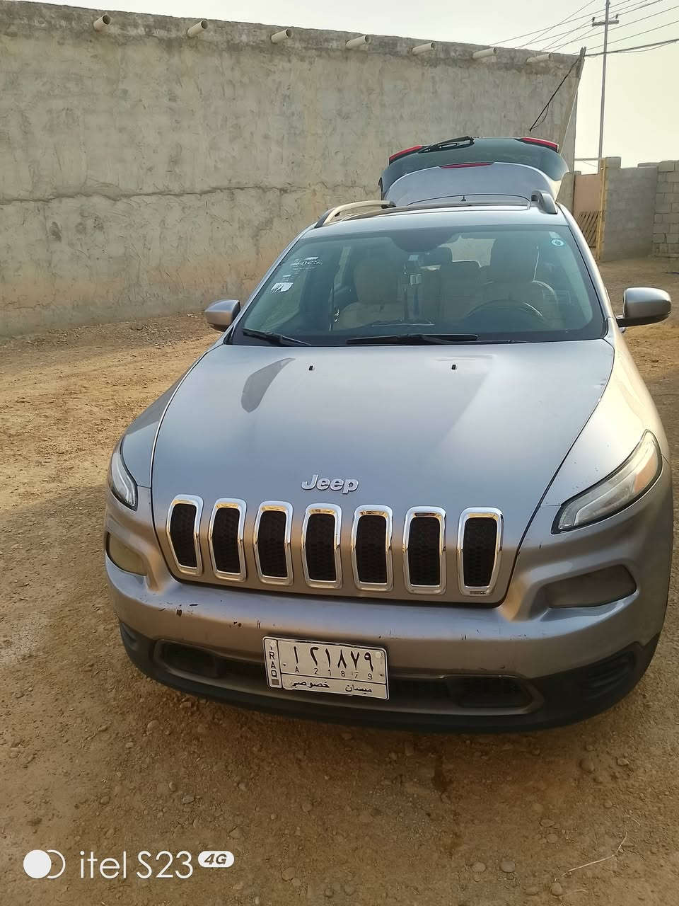 سلام عليكم جيب شيروكي بزون 16
كامل مواصفات حادث بجم خفيف بسمي مكاني ميسان كميت ***********
