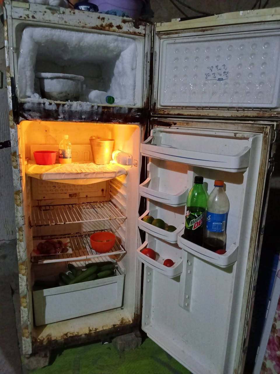 ثلاجة • للبيع