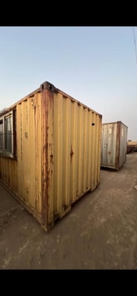 حاوية • نظيفة • باب وفتحات