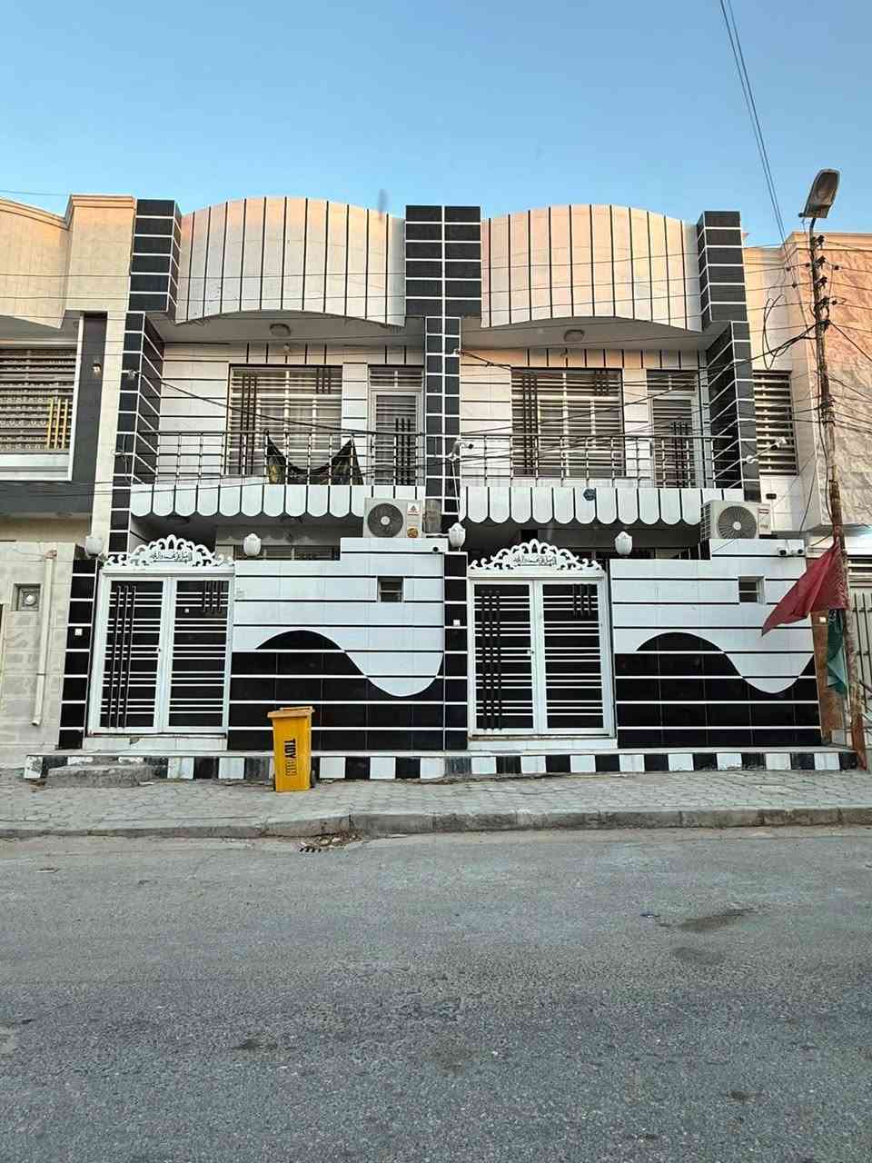 دار للبيع مطلوب للمصرف 🔥
١٠٠ متر حي الوفاء موقع كلش حلو شارع ١٥ متر 
مفتوح عله شارع ٢٠ مقابيل حي الجامعه 
طابقين ٣ غرف نوم بناء نضيف جداً خريطه حديثه 
للاستفسار أكثر مراجعه مكتب الدر حي السلام 
***********
