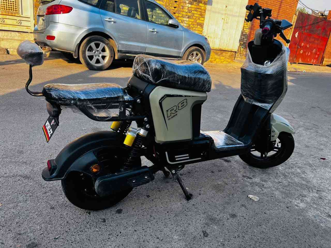 السلام عليكم
🚲 دراجة R8 للبيع

🔋 البطاريات جديدات
💰 السعر: 375 ألف
📍 المكان: بغداد الجديدة
📞 للتواصل: ***********
