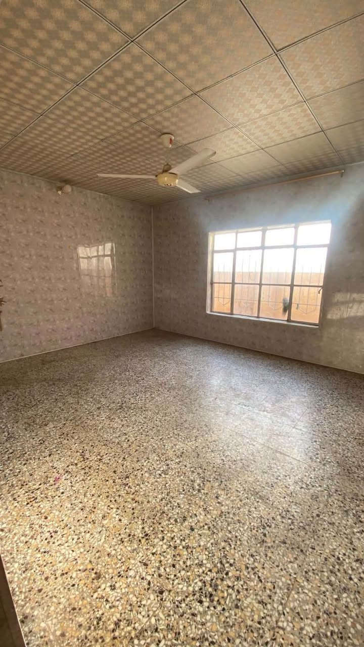 بيت طابقين • ٤ غرف نوم • حي الزبيدات