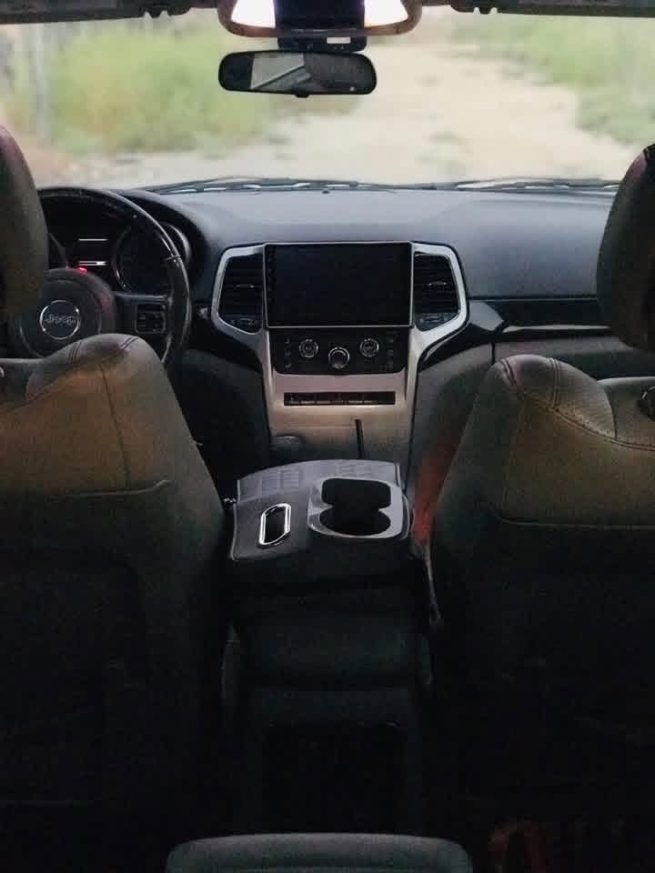 السلام عليكم
للبيع او مراوس jeep GRAND CHEROKEE2011
 فئة LAREDO

المواصفات 

١.اربع بصمات تشغيل وابواب وصندوق 
٢.كشنات جلد 
٣.كشنات حضن 
٤.كشنات كهرباء 
٥.داخل عسلي 
٦.هيترات بالمري 
٧. مانع انزلاق 
٨.لدات 

وبعد هواي مواصفات 

 
الحادث” السياره كلين بس بيه كلير خمس قطع اثر جراد 

السياره صفر مسج بدون اي اعطال 

السياره محرك V6 المرغوب 

السياره رقم بغداد دولي بأسمي تحويل مباشر 
رقم السياره شبه مميز 

السعر ١٣٣ وبيه مجال  للبيع نقد  او مراوس 

ويه جينسز G80 موديل 2015وفوك 

 او تيوتا كورلا هايبرد صيني فقط 

العنوان بابل مسيب 

للاستفسار 

***********
