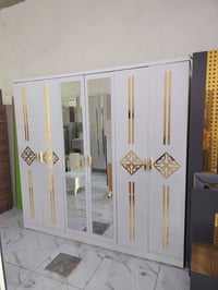 غرفة نوم • ٥ قطع • ٦ أبواب