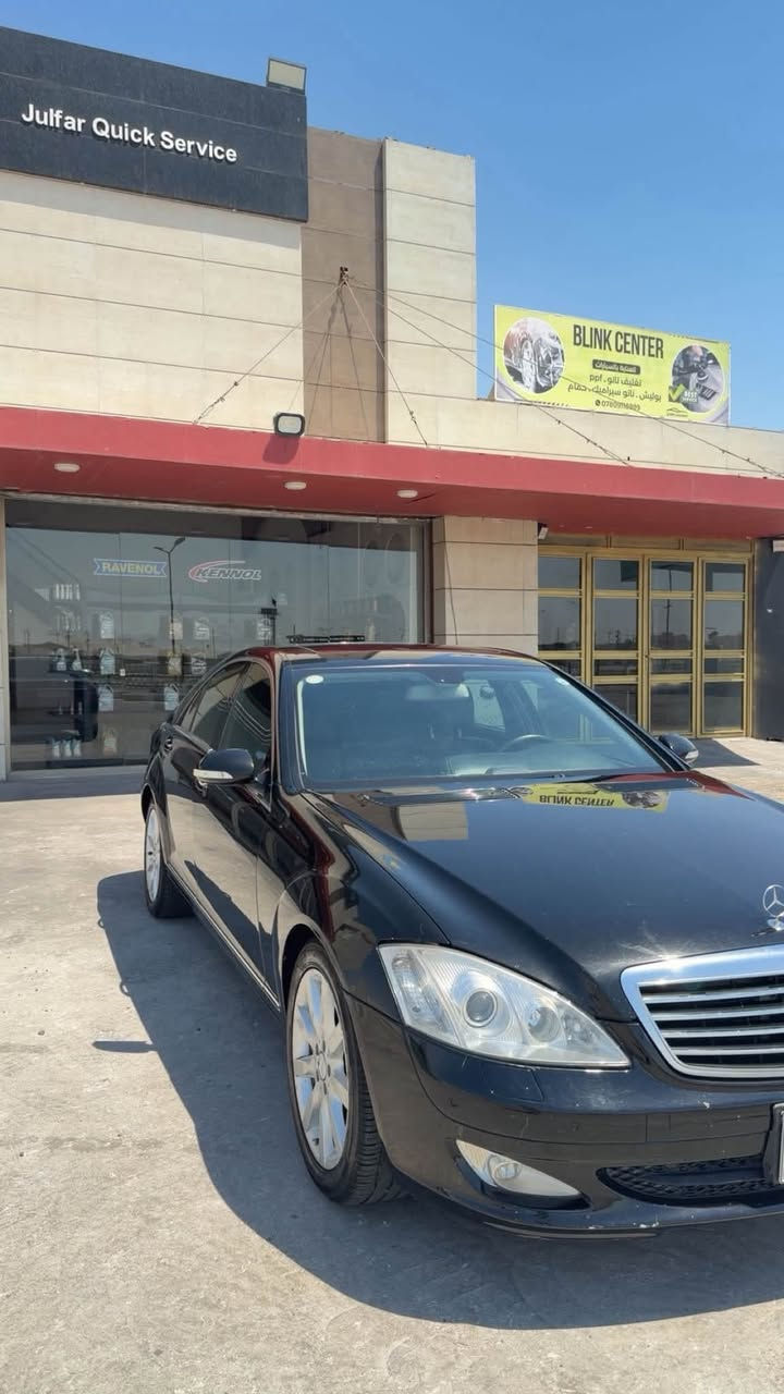 السلام عليكم 
مارسيدس s350 وارد يابان
ماشيه 270 
كفاله عامه من الصبغ والضربه 
السياره جديده وماناقصها شي 
مواصفات s350 معروفه 
السعر 160$ وبيها مجال 
التواصل ***********
