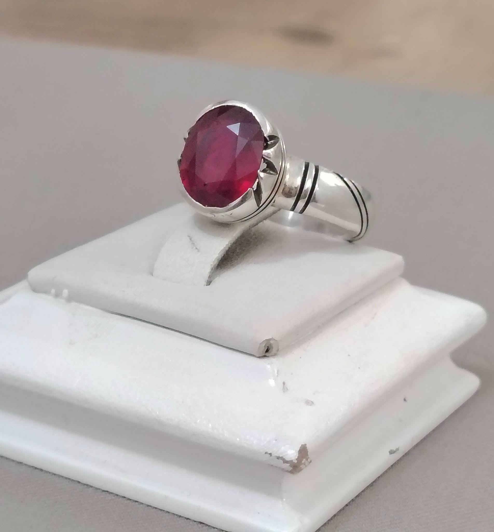 ❤️💍 خاتم فضة 925 بياقوت أفريقي طبيعي
قطعة يدوية مميزة لأصحاب الذوق الراقي ✨
🔴 الحجر: ياقوت أفريقي طبيعي
🥈 المعدن: فضة عيار 925
🛠️ الصياغة: يدوية
⚖️ الوزن: 12 غرام
📏 المقاس: 22
التواصل ع الخاص او ع الواتساب ***********
