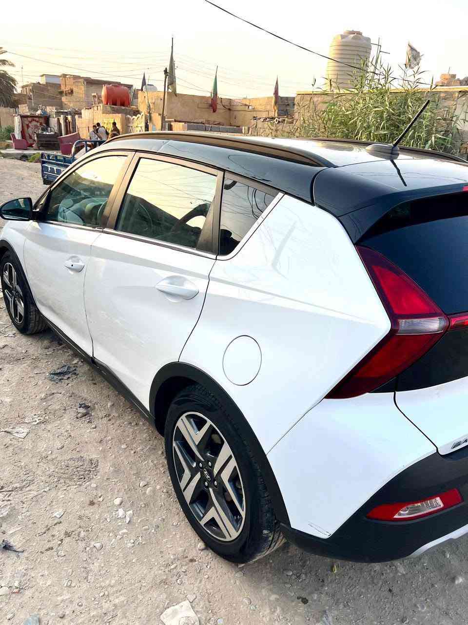بايون هونداي موديل 2023 رقم واسط خليجيه ضربتها باب سايق وشويه بالجاملغ الامامي سياره نضيفه وخير من الله تبريد تدفئه سياره ما متعوبه 3 سرندر مكينه 1500 سنويه لل 2031 تايرات جدد مكلف بالنشر مكان السياره واسط كوت الاستفسار على الرقم ***********
