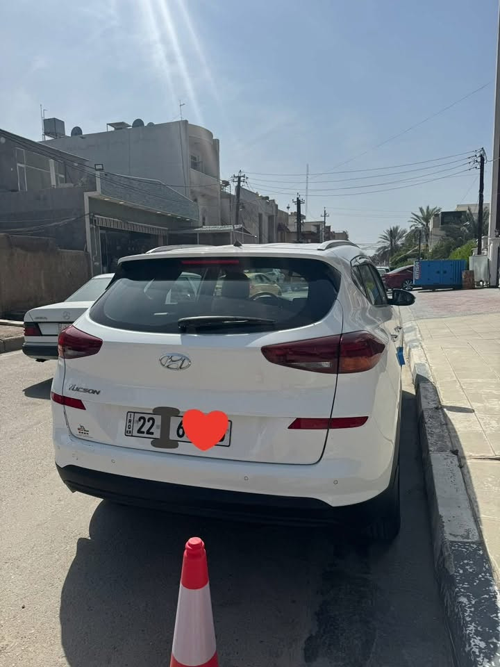 توسان ٢٠١٩ شكل ال٢٠ خليجي رقم اربيل ماشيه ١٠٢ الف كم
لايت خمس عدسات 
سايد بريك رجل 
مري كهربائي+شفط 
شاشة اندرويد 

الملاحضات 
السيارة بيها صبغ بنيد وجامرلغ +تبديل باب السائق بلادي نفس اللون + طخة باب خلف السائق وطلقة بالقنارة مانافذه 

كل المذكور طخات بدون حوادث بدون دواخل بدون ايرباك وراح اخلي صور الطخات بالتعليقات 

-تخم تاير جديد
-باتري جديد
-تخم دسكات جديد 
-تبريدها ممتاز 

سعرها ب ١٥٨ بيها مجال بسيط 
مكاني بغداد الجادرية 
***********
