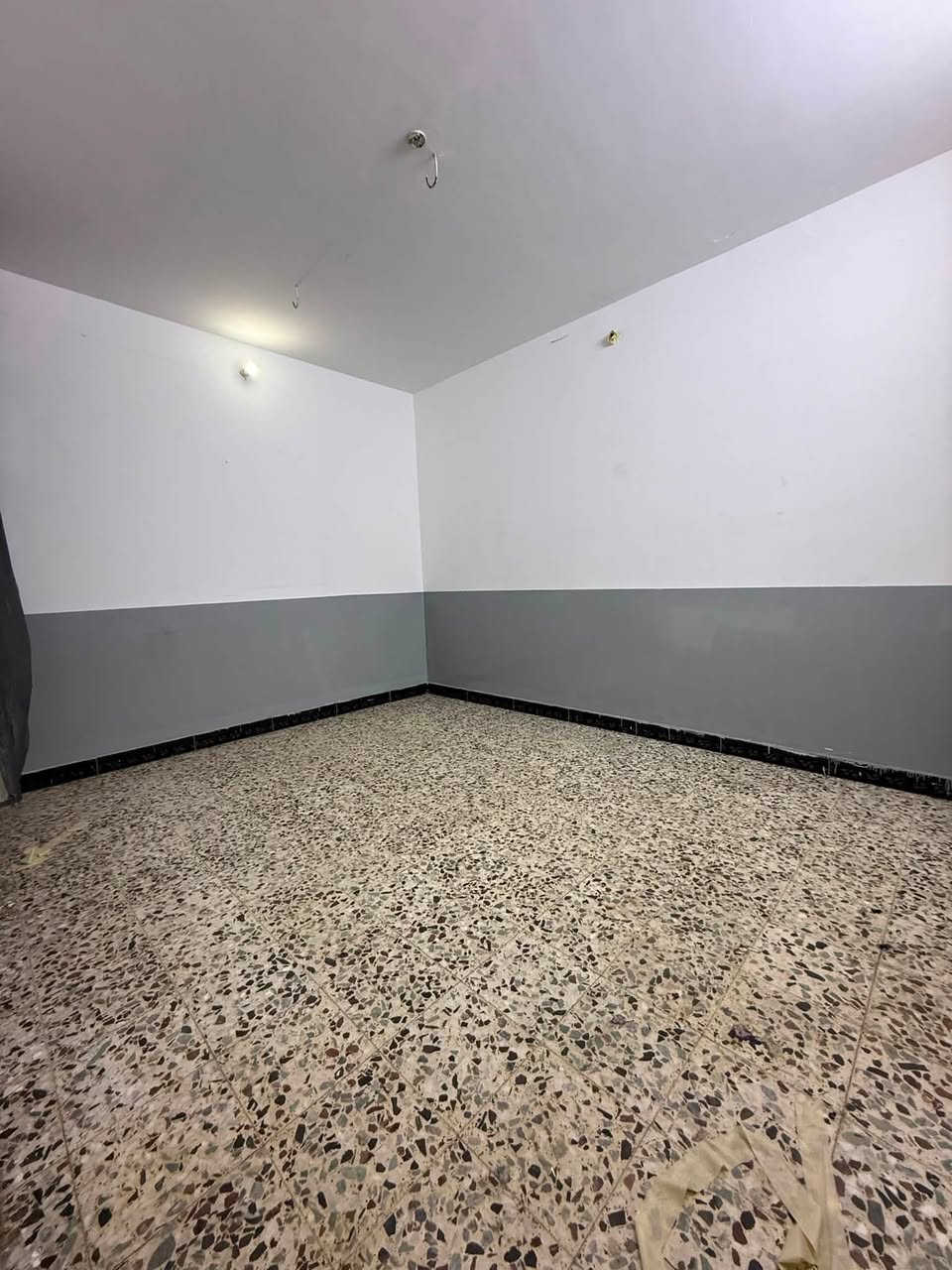 للايجار …للايجار 
📍حي الطاقة مجاور سنونو مقابل حي السلام
🏠بيت مساحة 100 م طابقين 
يتكون من 
▪️2 غرف نوم 
▪️صالة 
▪️استقبال 
▪️مطبخ 
▪️حمامات داخلية وخارجية 
***********
