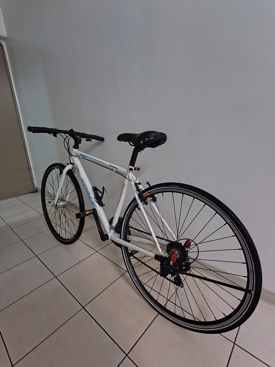 سلام عليكم شباب باسكل هجين البيع
🔴سريع و خفيخ بل سياقه
🔴700 البيعc🚲
🔴ألباسكل نضيف جدأ
🔴اي عطل ما بي
🔴شيمانو أصلي 
🔴جاهز الترحال 
🔴7نمر خلفس
🔴3 امامي
🔴ما امبدل بي إشي شي
🔴ألباسكل غالي عليه جديد باله 
🔴العنوان بغداد بسمايه 
🔴عذرن على جماعت المراوس
🔴رقم ***********
🔴سعر الباسكل : 150 بي مجال بسيط حك الجيه 💵
