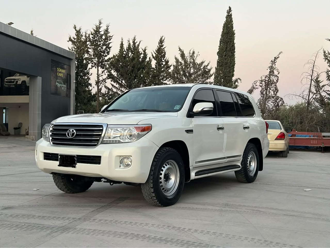 وەنەوشە 2009
پێش و دوای کراوە با 2014
فول مواسەفات GXR V8 
بێ دەعم و لێدراو سەقف و شانی بۆیاخ نیە ٤ یان ٥ پارچەی پەمپە من بە حیزام ئەیفرۆشم 
٤تایەو ویلی لۆک 
گێڕو مەکینە بە شەرت 
دەبڵ ئەکسل و ABS بەشەرت 
*********** السليمانية, العراق
