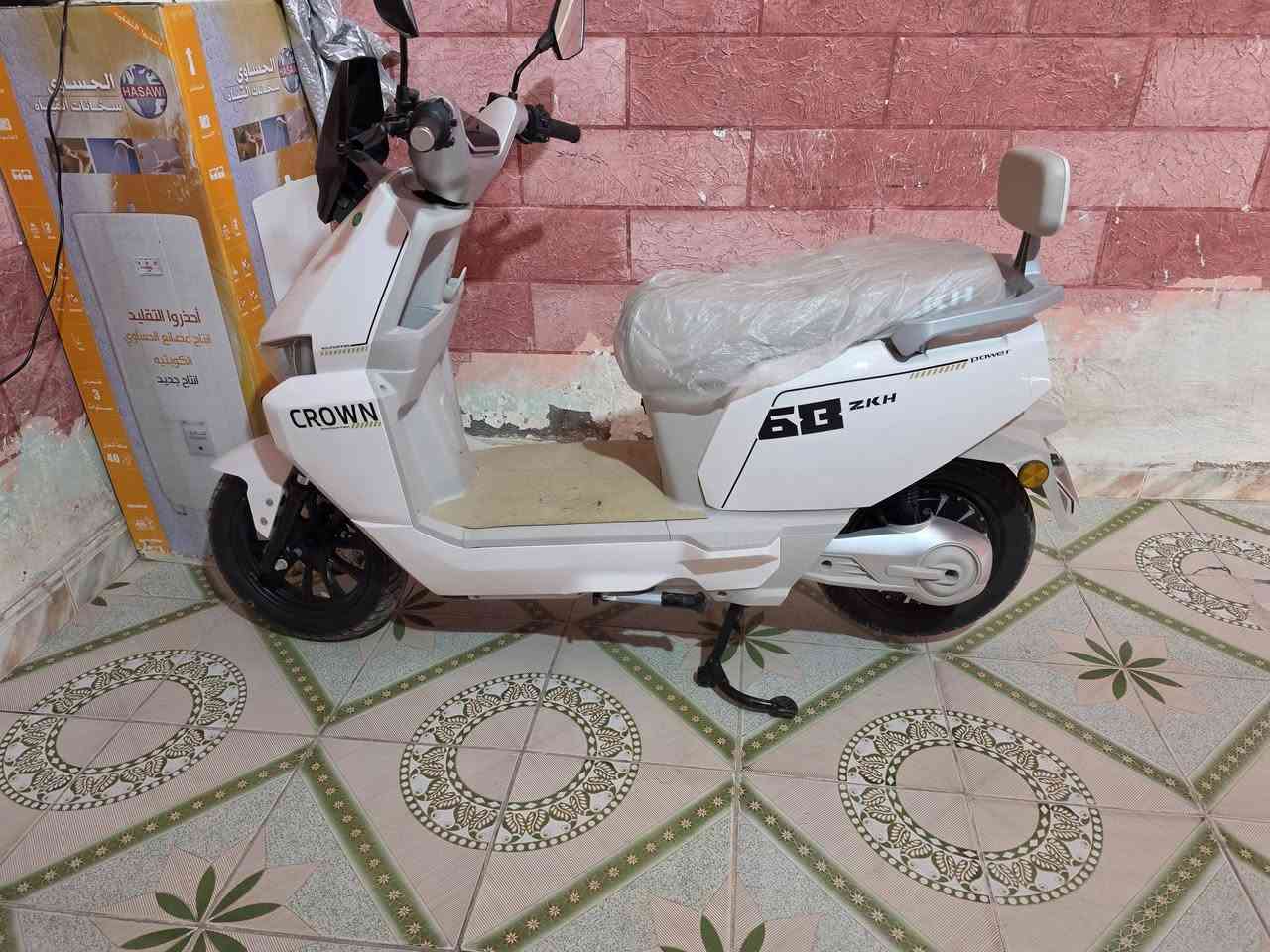 للمراوس فقط بصاعقه
للمراوس فقط بصاعقه 
دراجه كراون فول نضافه وصل بسمي 
دبل سويج دبل بصمه 6بطاريه 3سرعات 
السرعه الحقيقيه 85 
عنواني بصره للمراوس فقط بصاعقه
