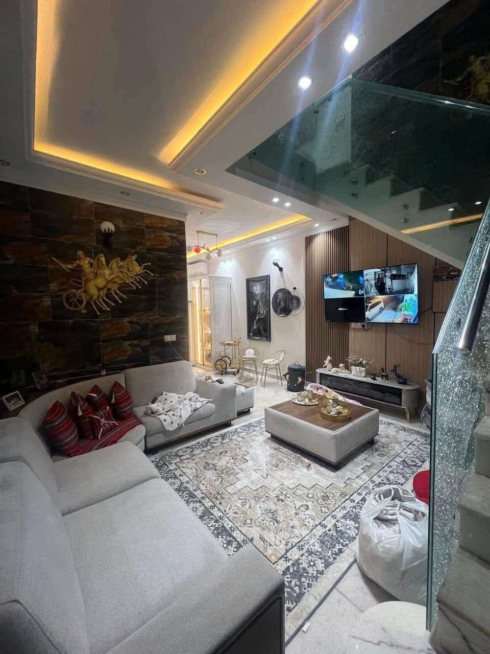 🏡 للبيع | دار حديثة في زيونة – محلة 716

✨ بناء درجة أولى ومؤثثة بالكامل

🔹 80م | واجهة 5م | نزال 16م

مدخلين

🔹 3 طوابق | 3 غرف نوم 

🔹 صالة واسعة | مطبخ حديث | صحيات كاملة

 #أعرض_عقارك_في_مكتب_مجاز_رسمياً 

 للأستفسار ⬇️
 #مكتب_الشمري_للخدمات_العقارية

 📱***********  ابو حسين الشمري
 📱***********  حسين الشمري

  🏡 عنوان المكتب(زيونة 716-مدخل الجدار سنتر القديم-مقابل مدرسة الزوراء)

   #للاعلان_عن_عقاراتكم_من_بيع_شراء_ايجار

 فقط ارسل التفاصيل والصور خاص او واتساب ع الارقام اعلاه

   
               #بيع_شراء_ايجار_مشاريع_استثمارات📍

#استثماربناء_تعقيب_ترميم_تثمين_دورسكنيه

